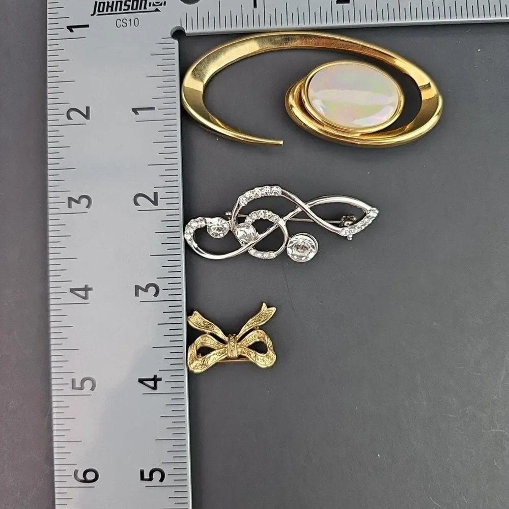 Unbranded vintage brooch